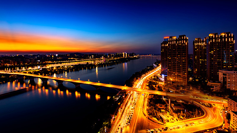 长沙市夜景  图片来源:视觉中国